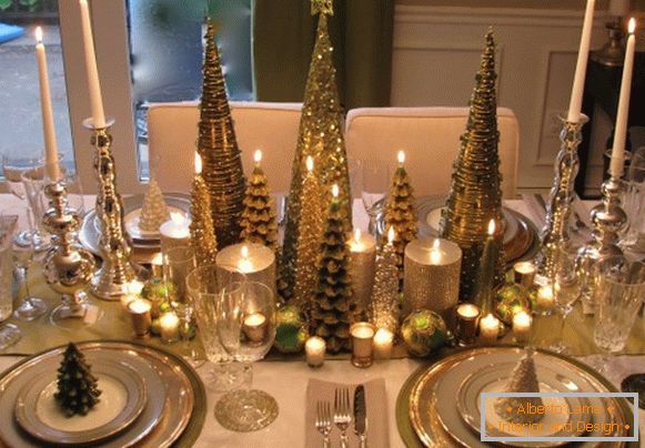 Złote ozdoby na stół noworoczny