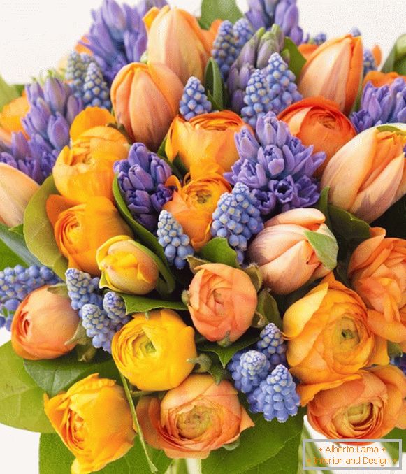 Bukiet kwiatów pomarańczowy i fioletowy