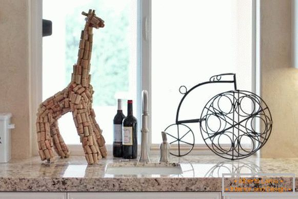 Żyrafa z korków do wina