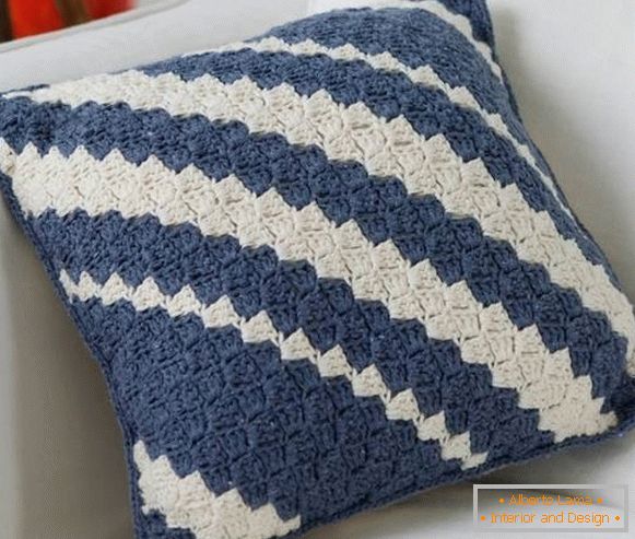 Stylowy i modny design poduszek na sofę - szydełka na zdjęcia szydełkowe