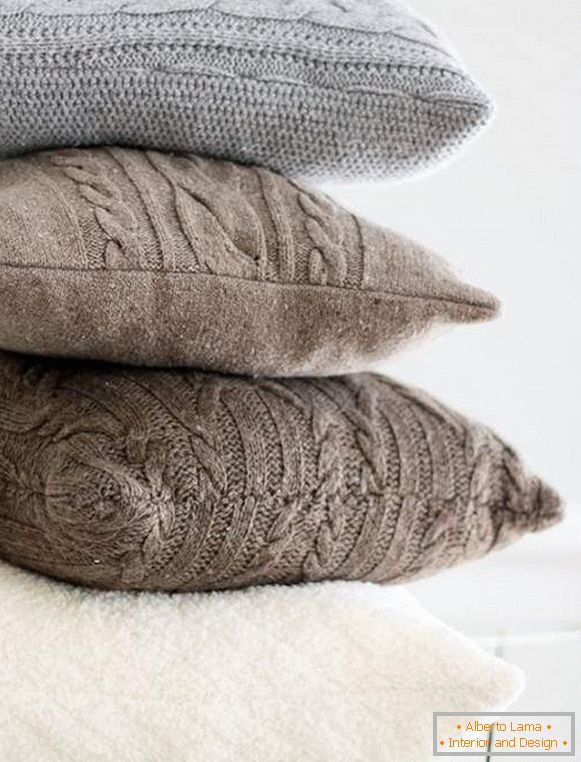 Dekoracyjne poduszki z rąk od starych płaszczy