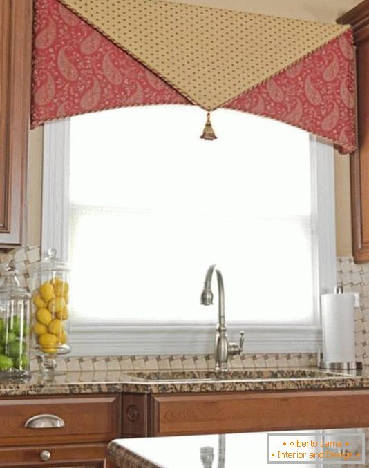 Stylowa dekoracja okien w kuchni własnymi rękami