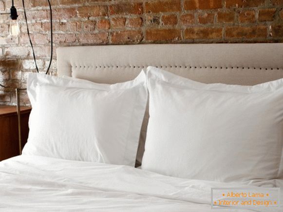łóżka z miękkim tekstylnym łóżkiem