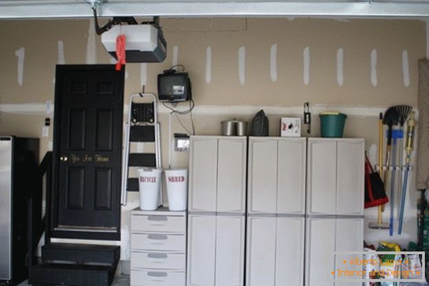 Szafy i szuflady w garażu