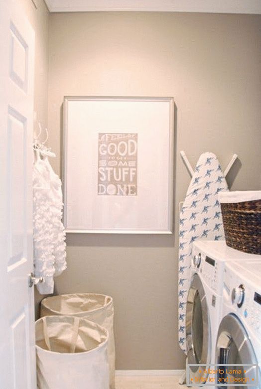 Pomysł na przechowywanie małego mieszkania: na łazienkę lub pralnię