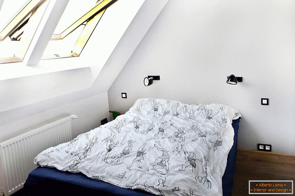 Przykład wystroju wnętrza małej sypialni na zdjęciu