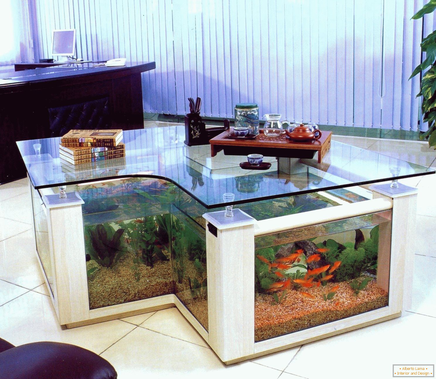 Tabela-akwarium w biurze