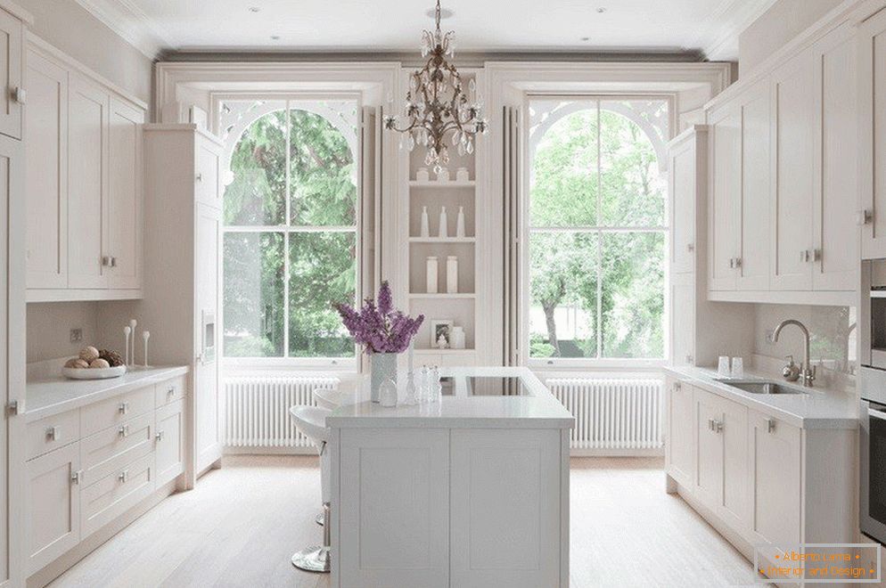 Oryginalne okna в белой кухне