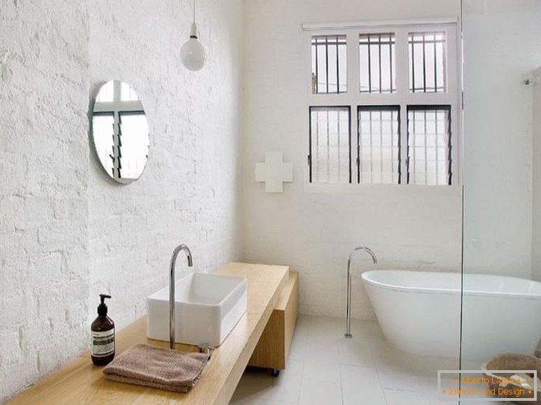 Białe ściany w łazience