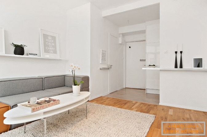 Salon apartament w kolorze białym