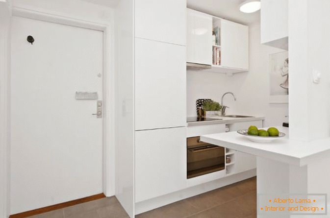 Kuchnia studio apartament w kolorze białym