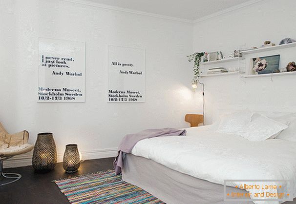 Plakaty z efektem odblaskowym w sypialni