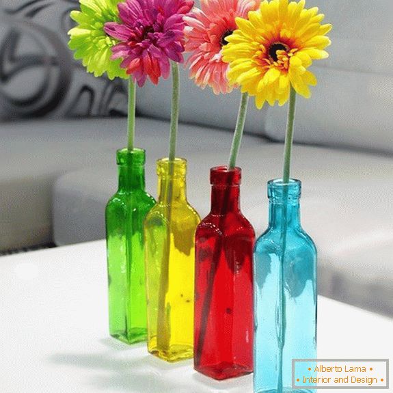 Butelki do kwiatów z kolorowego szkła