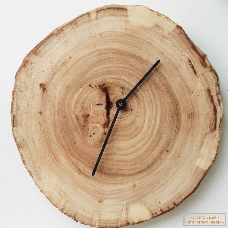 Wybierz zegar ścienny wykonany z drewna