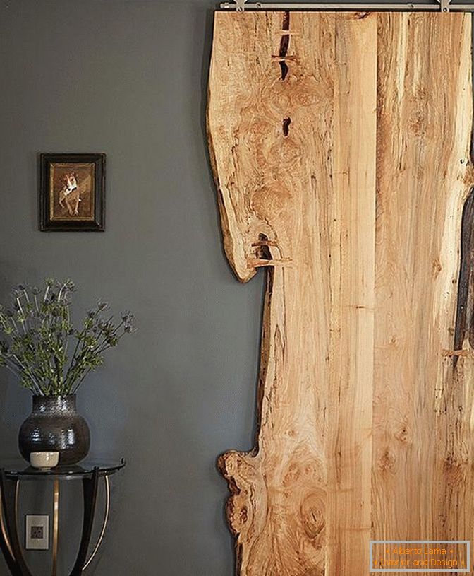 Drewniane drzwi z drzewa