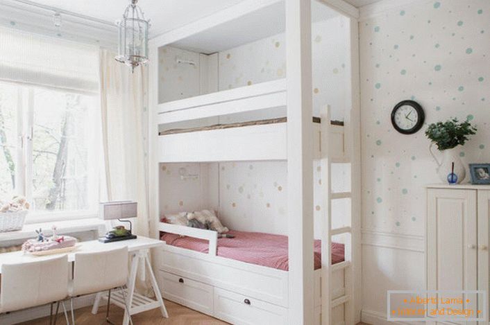 Delikatny, przytulny design dziecięcego pokoju w stylu minimalizmu to ciekawy lakonizm, formy umiaru. 