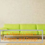 Wnętrze w minimalistycznym stylu z jasnozieloną sofą