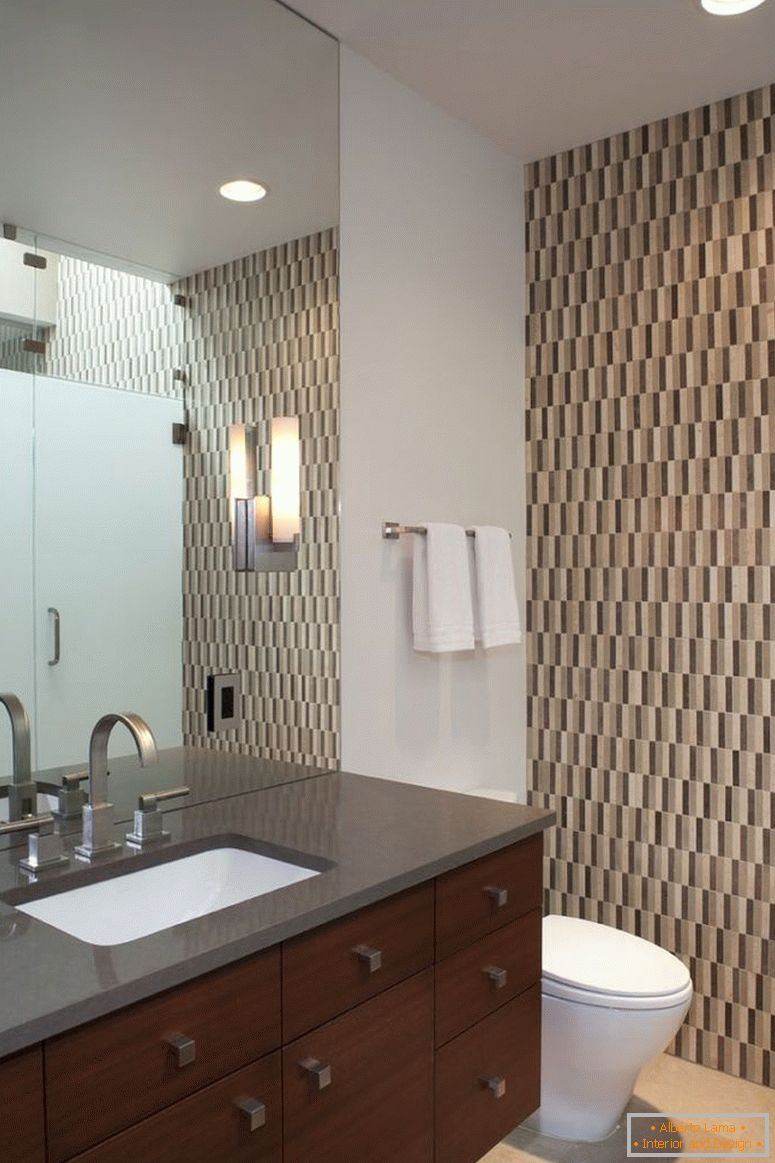 minimalist-lake-lb-łazienka-projekt wnętrz-with-wooden-vanity-and-black-countertop-and-mirror-luxurious-bathrooms-interior-design-ideas-bedrooms-design-ideas-modern-bathrooms-design-bathroom