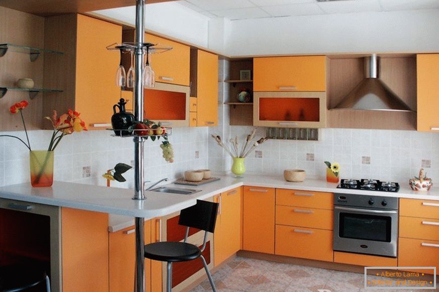 Pomarańczowe meble w kuchni