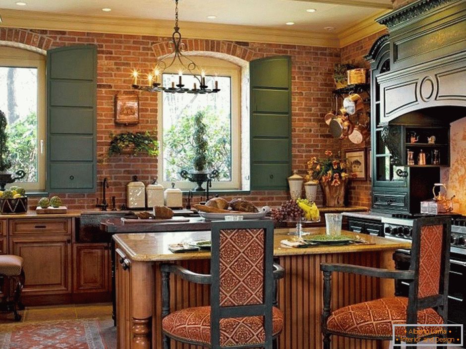 Lekki sufit w kuchni w stylu wiejskim