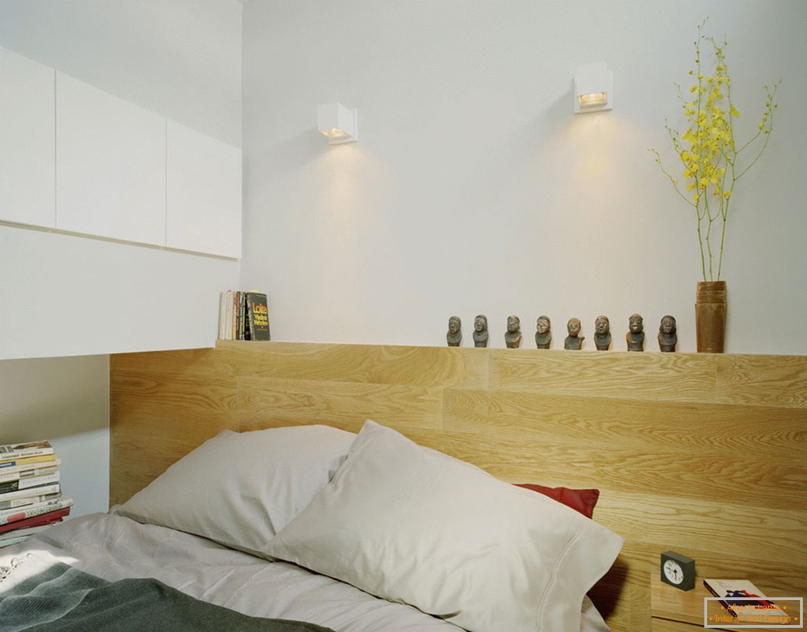 Sypialnia małego apartamentu typu studio w Nowym Jorku