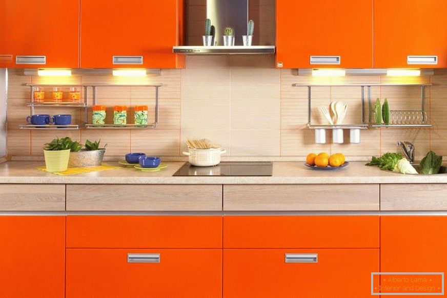 Wystrój pomarańczowej kuchni w mieszkaniu