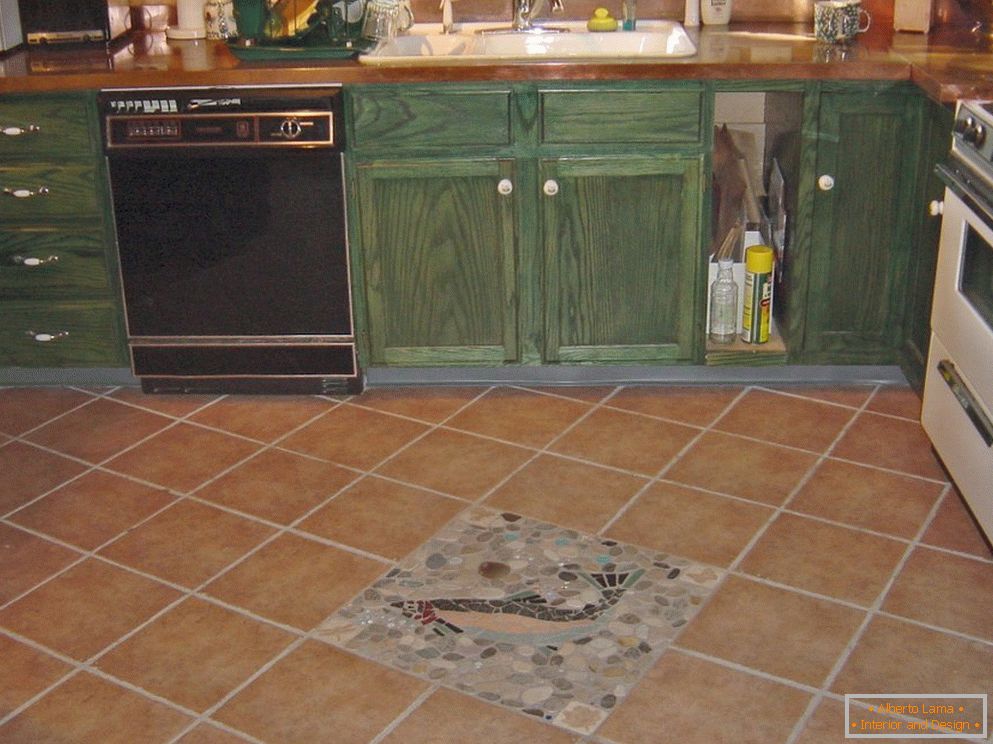Ukośne układanie płytek na podłodze w kuchni