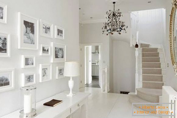Biała sala w stylu klasycznym
