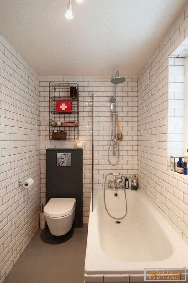 Toaleta jest połączona z wanną