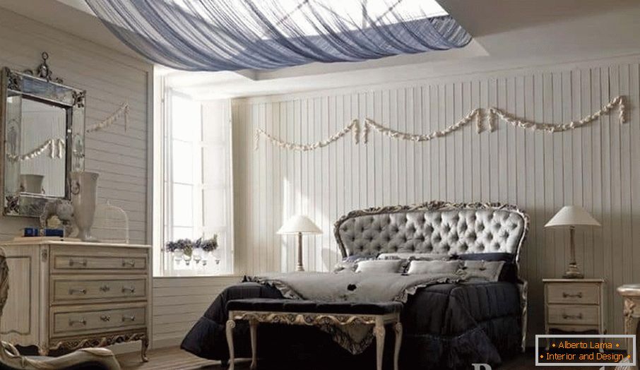 Biały z ciemnymi wygląda dobrze w sypialni w stylu klasycznym