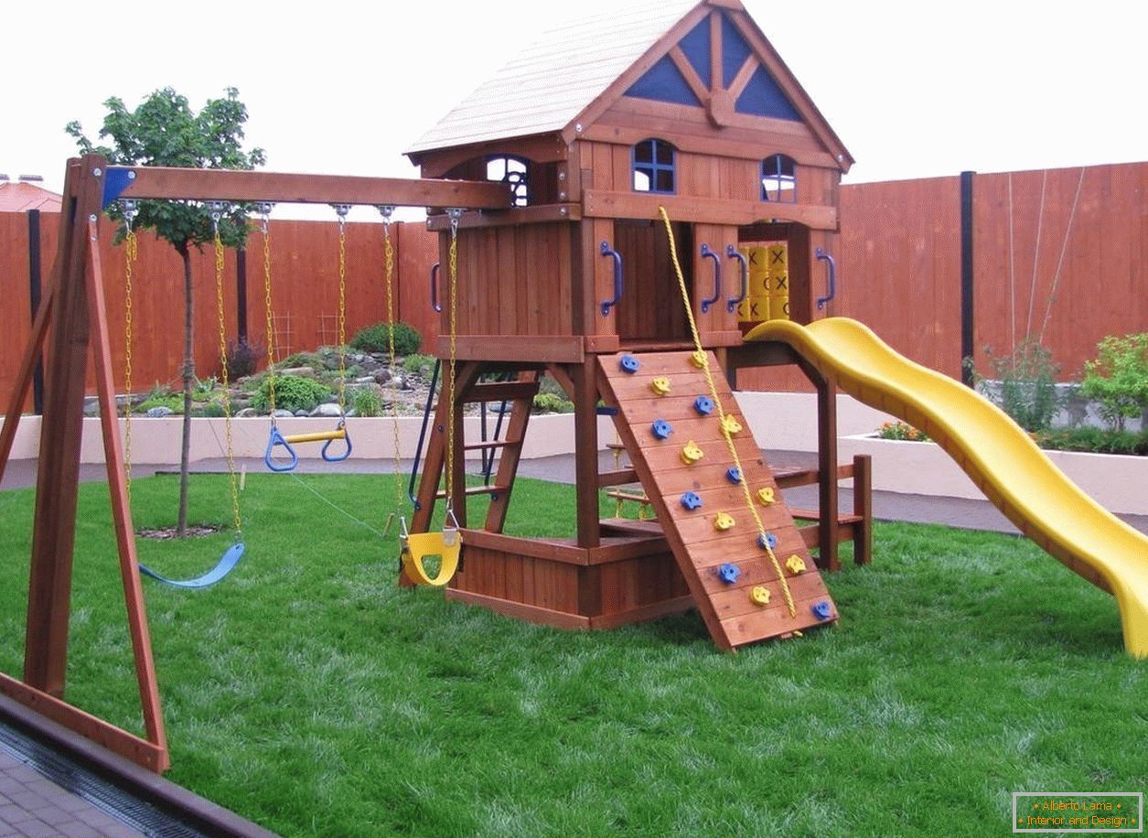 Plac zabaw dla dzieci na działce o powierzchni 12 hektarów