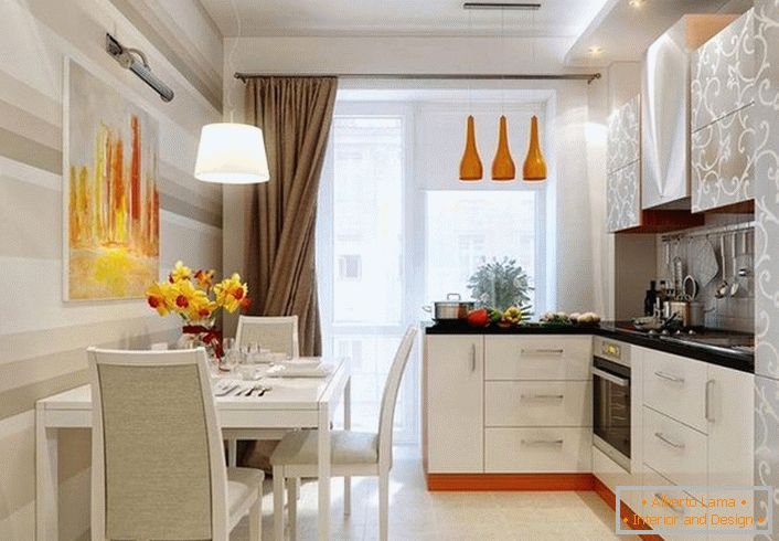 Stylowy design wnętrza kuchni 12 metrów kwadratowych. Akcenty pomarańczowe czynią pomieszczenie cieplejszym.