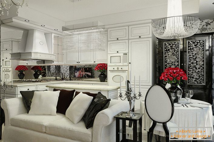 Kuchnia-salon w stylu art deco z białym apartamentem i wbudowanymi urządzeniami.