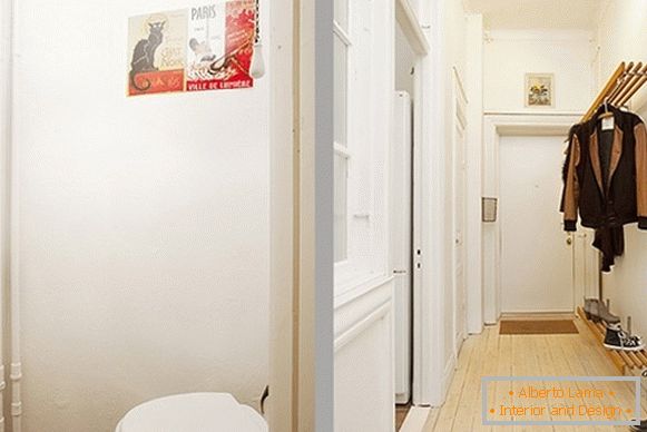 Wnętrze mieszkania przedpokoju i toalety w Szwecji