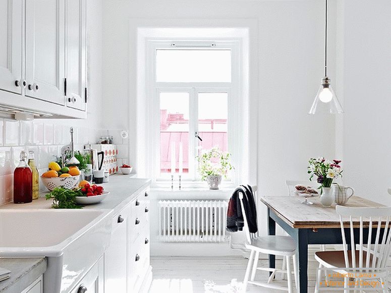 Wnętrze nowoczesnych apartamentów kuchennych w Szwecji