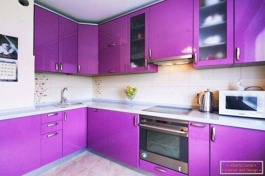 Rogowa fioletowa konstrukcja kuchenna