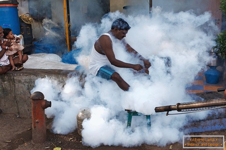 Człowiek w dymie, Indie