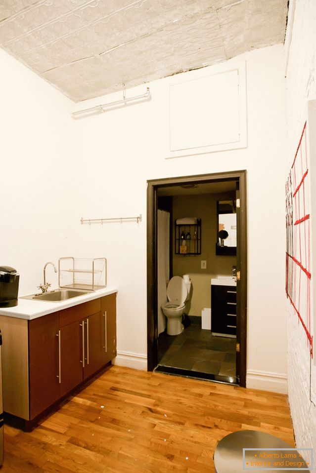Kuchnia i łazienka w stylowym mieszkaniu na Brooklynie