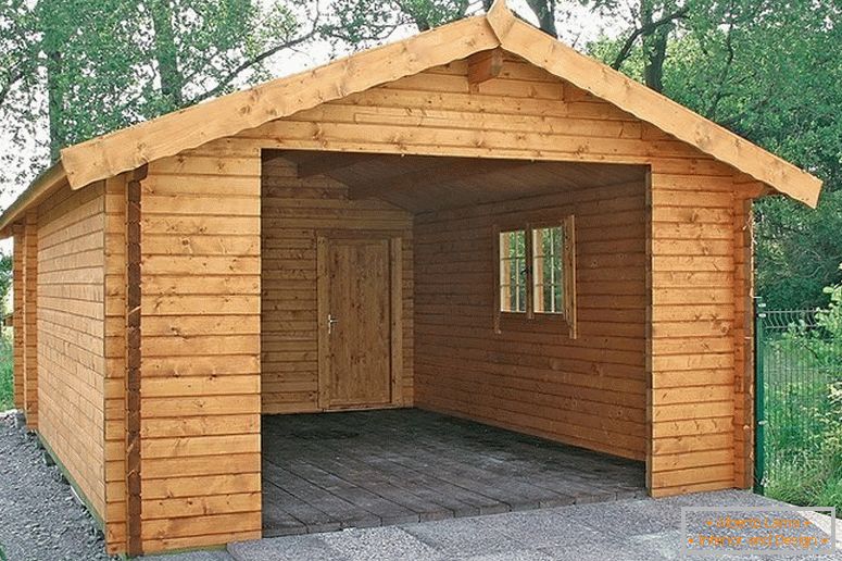 Drewniany garaż
