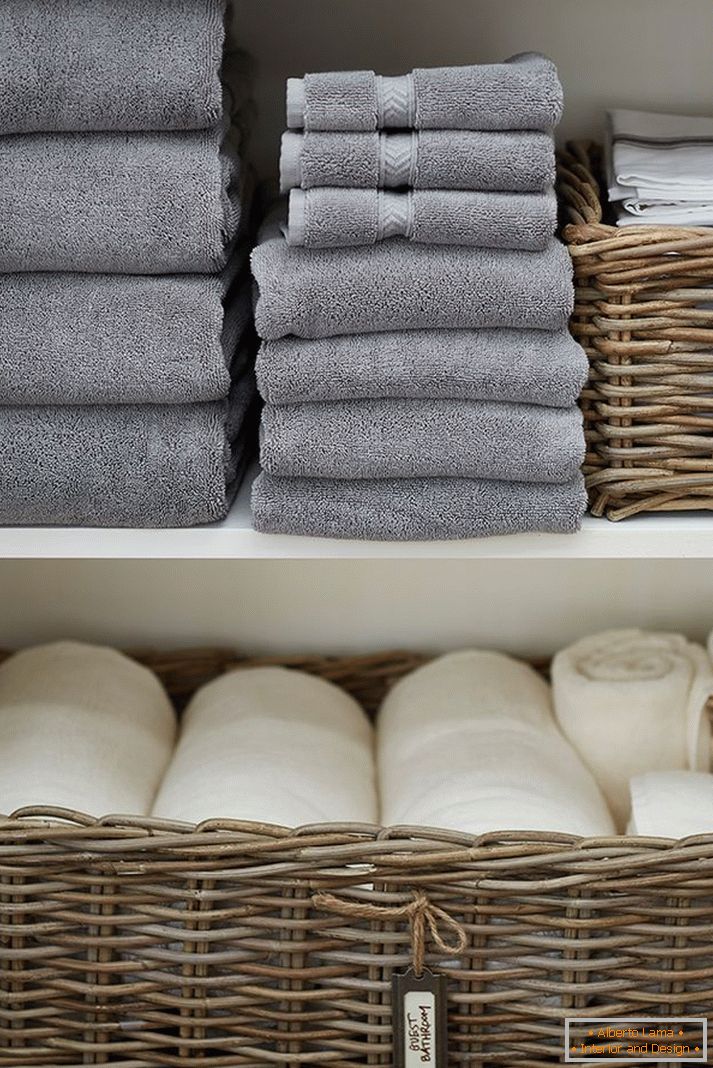 Półki i kosze na ręczniki