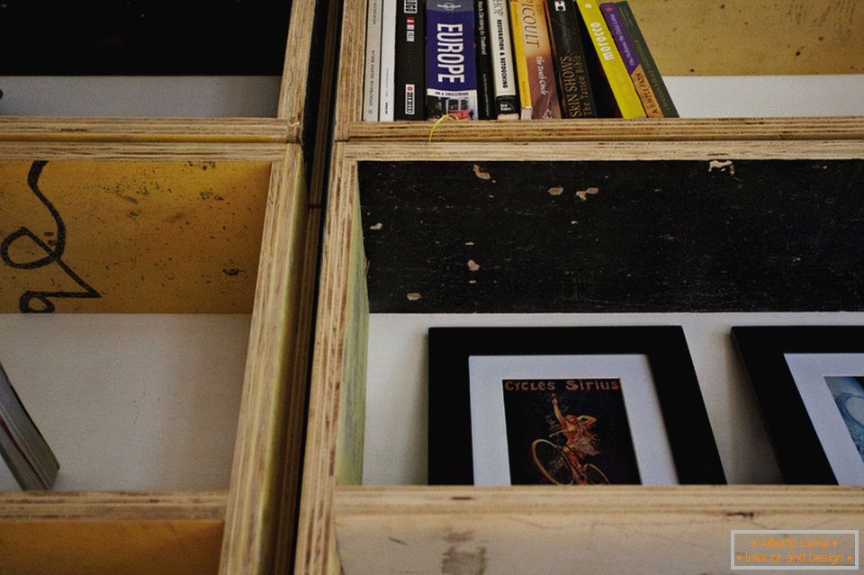 Drewniane półki na książki