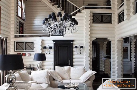 Czarno-białe wnętrze drewnianego domu i dzienniki - zdjęcie w środku