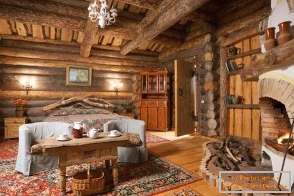 Wnętrze drewnianego domu z bali wewnątrz - zdjęcia w stylu rosyjskim