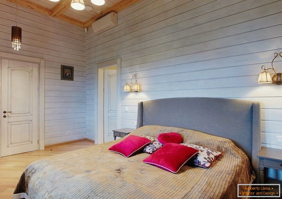 Sypialnia w domu z drewna