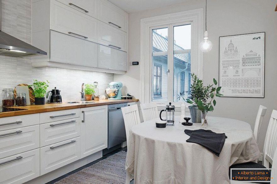 Wnętrze małej kuchni w stylu skandynawskim