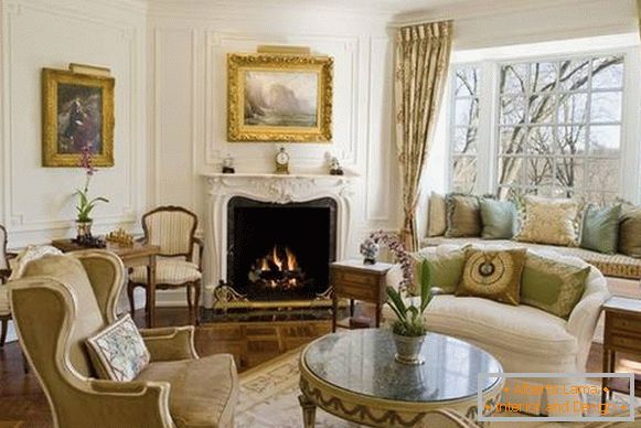 Stiuk gipsowy - zdjęcie na ścianach salonu w stylu barokowym