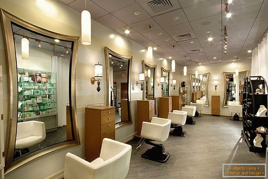 Przestronny salon fryzjerski