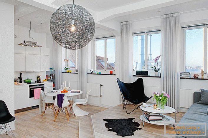 Apartament typu studio o powierzchni 40 m². Jest urządzony w skandynawskim stylu. 