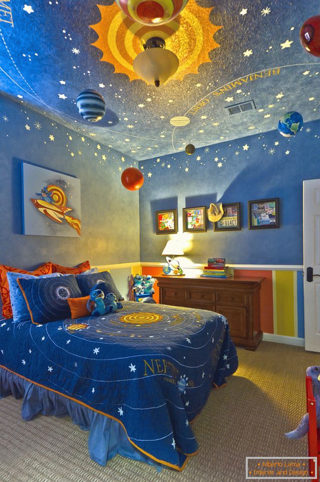Piękny design małego pokoju dziecięcego
