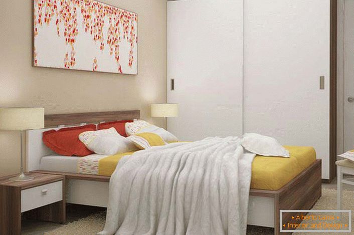 Lakoniczne i funkcjonalne meble modułowe to właściwy wybór do małej sypialni.